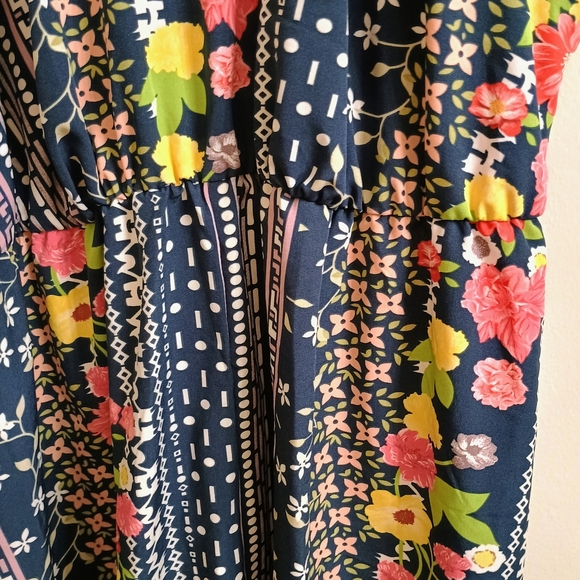 SHEIN Curve 2XL Geometric Print Top - Picture 4 of 5